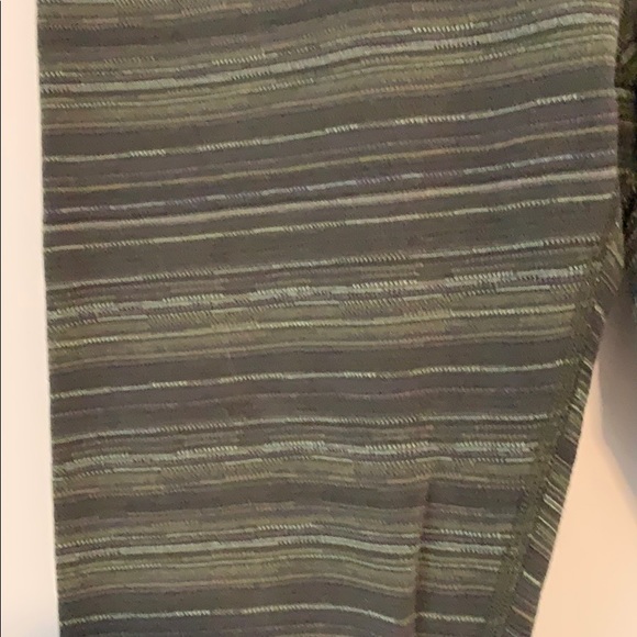 Lululemon tights size 8 - Picture 2 of 7